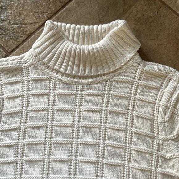 + nwot + LIZ CLAIBORNE Large Waffle Knit Turtleneck Sweater - Picture 3 of 6